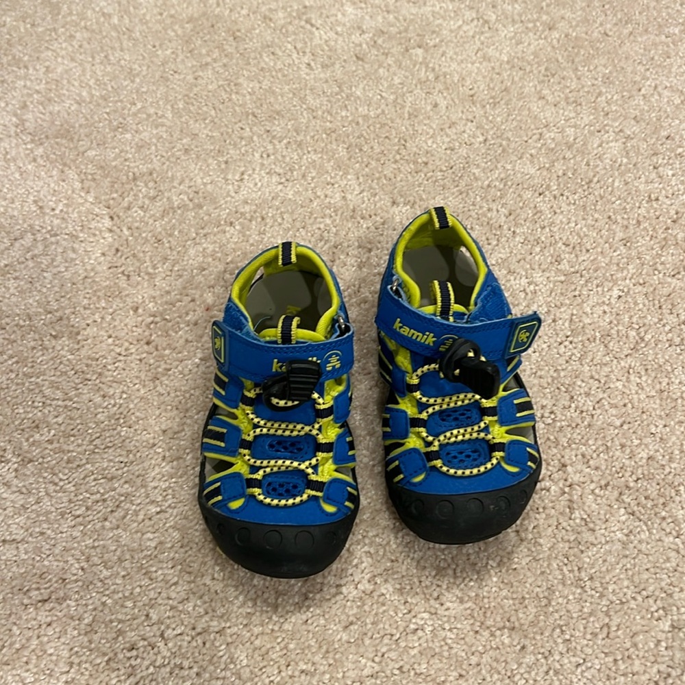 Size 7 Kamik Kids Crab sandals-EUC